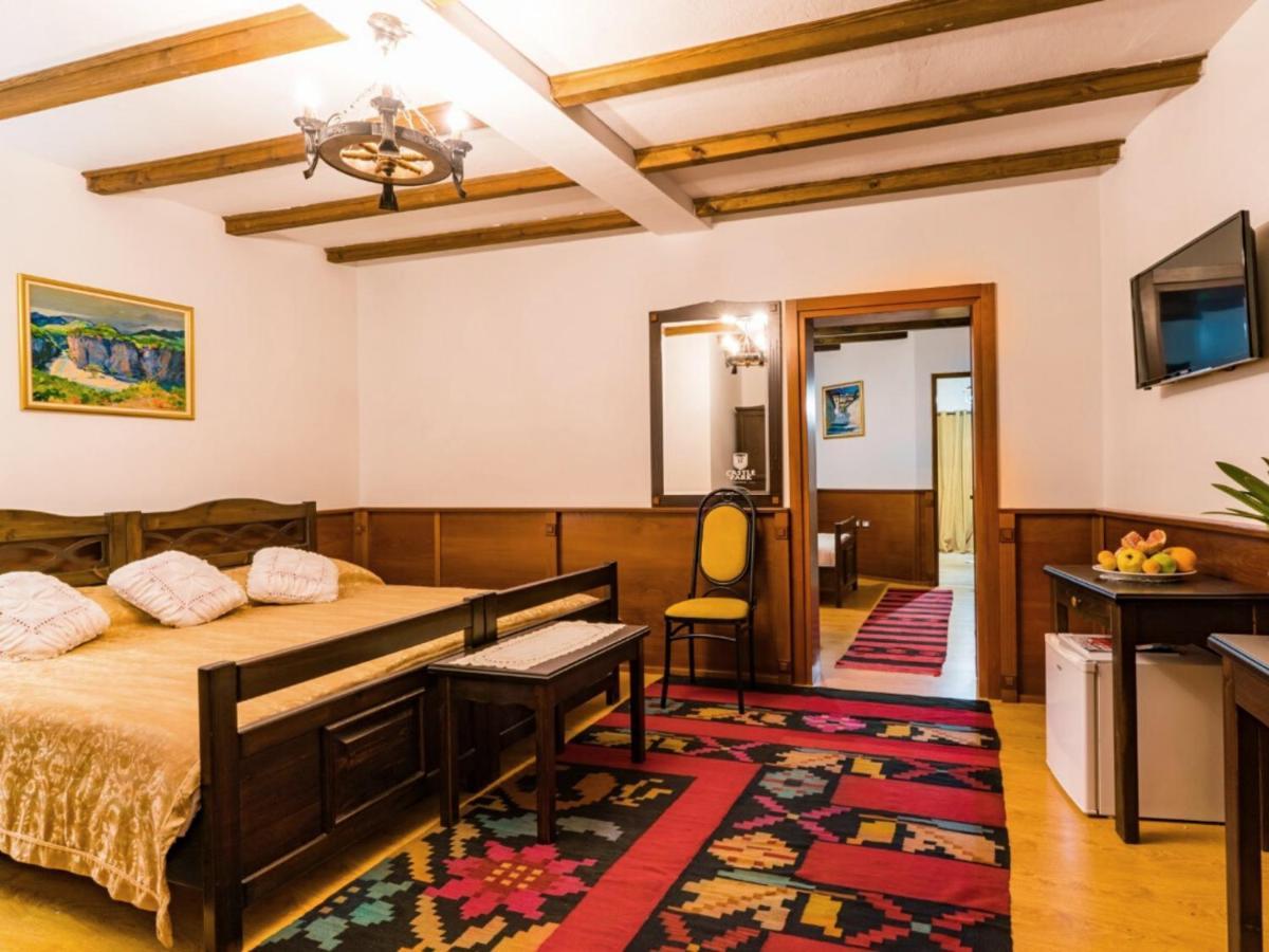 Hotel Castle Park Berat Esterno foto