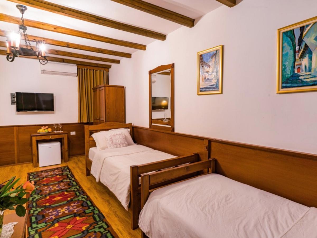 Hotel Castle Park Berat Esterno foto