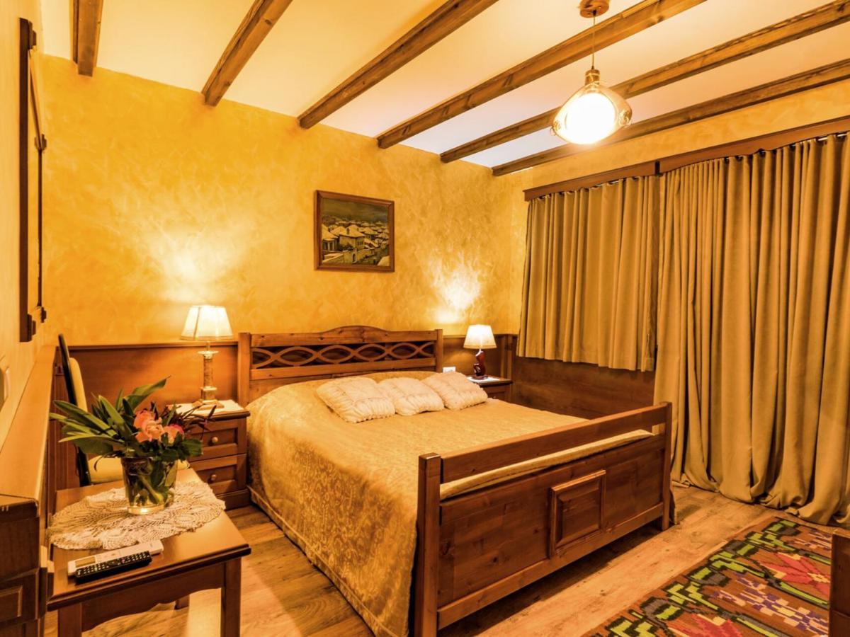 Hotel Castle Park Berat Esterno foto
